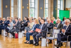 uczestnicy konferencji w KPRM