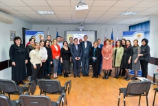 zdjęcie grupowe wszystkich uczestników spotkania