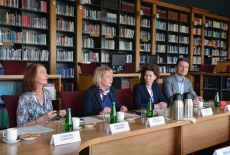 uczestnicy spotkania podczas rozmów