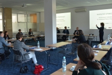 uczestnicy szkolenia w sali