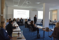 uczestnicy szkolenia w sali