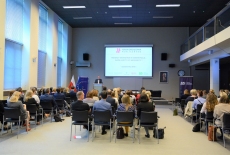 uczestnicy konferencji podczas wystąpienia prelegenta