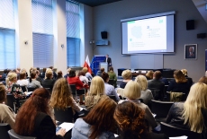 uczestnicy konferencji podczas wystąpienia prelegenta