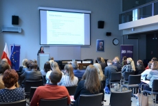 uczestnicy konferencji podczas wystąpienia prelegenta