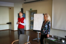 Grażyna Dobroń i dr Tomasz Skalski prowadzą drugą sesję warsztatów Zarządzanie i Przywództwo dla Dyrektorów Generalnych