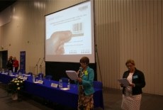 Omówienie zasad oznaczania kart egzaminacyjnych przez panią z komisji egzaminacyjnej.