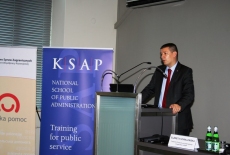 Przy mówinicy przemawia Krzysztof Banaś z KPRM.