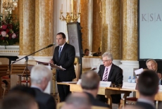 fot. Sebastian Szulfer/KSAP Tomasz Arabski przemawia przy mównicy