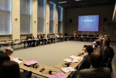 fot. Sebastian Szulfer/KSAP Widok na Aule i rozstawione stoły dookoła sali przy których siedzą goście