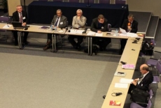 fot. Sebastian Szulfer/KSAP Widok na Aule i rozstawione stoły dookoła sali przy których siedzą goście