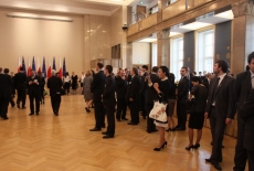 fot. Sebastian Szulfer/KSAP Uczestnicy stoją i rozmawiają na sali