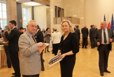 fot. Sebastian Szulfer/KSAP Uczestnicy stoją w holu i rozmawiają