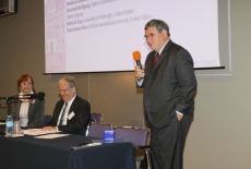 fot. Sebastian Szulfer/KSAP Pan stoi trzyma mikrofon i przemawia