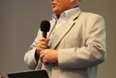 fot. Sebastian Szulfer/KSAP profesor Andrzej Wierzbicki stoi i mówi do mikrofonu