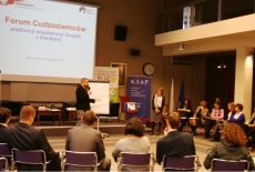 Uczestnicy sesji warsztatowej siedzą na auli KSAP.