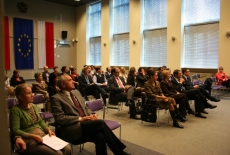 Widok na Aule i zgromadzonych gości 