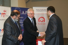 Wręczanie dyplomów uczestnikom