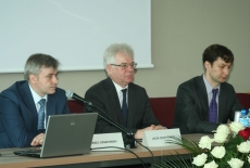 Prowadzący od lewej Andrzej Cieszkowski, Jacek Czaputowicz, Marcin Sakowicz