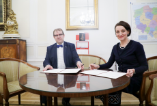 Dyrektor KSAP i Główny Konserwator Zabytków w gabinecie Konserwatora po podpisaniu umowy