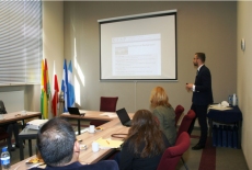 Widok na salę i uczestników spotkania.