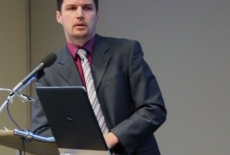 fot. Sebastian Szulfer/KSAP Pan stoi przy mównicy i przemawia