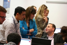 Szkolenie uczestników przy komputerach