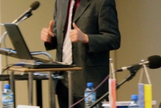 fot. Sebastian Szulfer/KSAP Pan stoi przy mównicy i przemawia