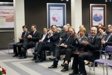 Goście siedzą na Auli