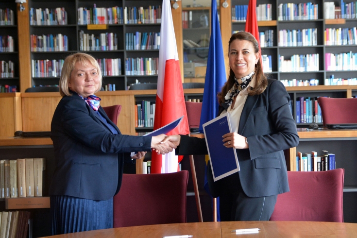 dyrektorzy KSAP i ENSA po podpisaniu umów