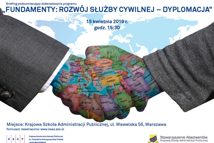 dwie trzymające się dłonie, na dłoniach nałożona polityczna mapa świata, powyżej zarysy kontynentów. Widoczny jest również tytuł, data i miejsce spotkania oraz logo KSAP i Stowarzyszenia Absolwentów KSAP