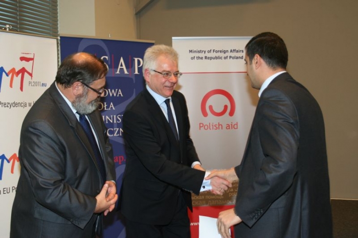 Wręczanie dyplomów uczestnikom