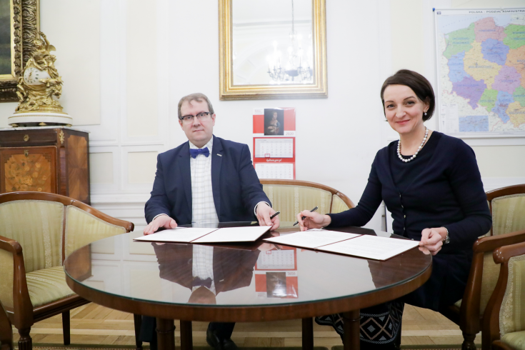 Dyrektor KSAP i Główny Konserwator Zabytków w gabinecie Konserwatora po podpisaniu umowy