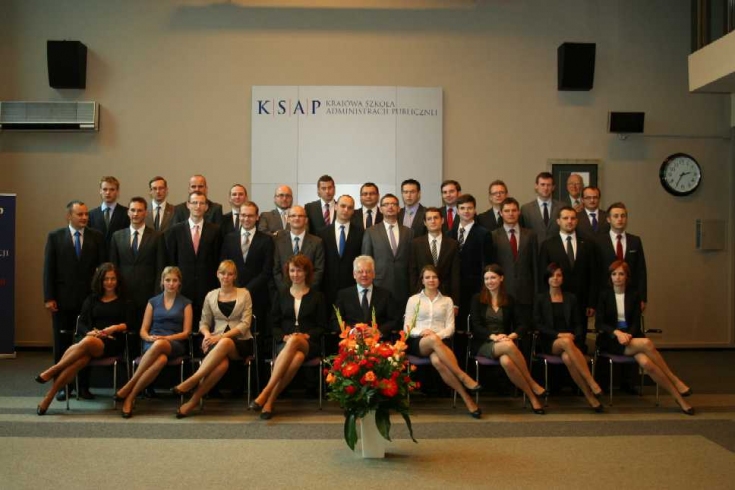 Zdjęcie grupowe absolwentów XXIII Promocji Polskie Państwo Podziemne